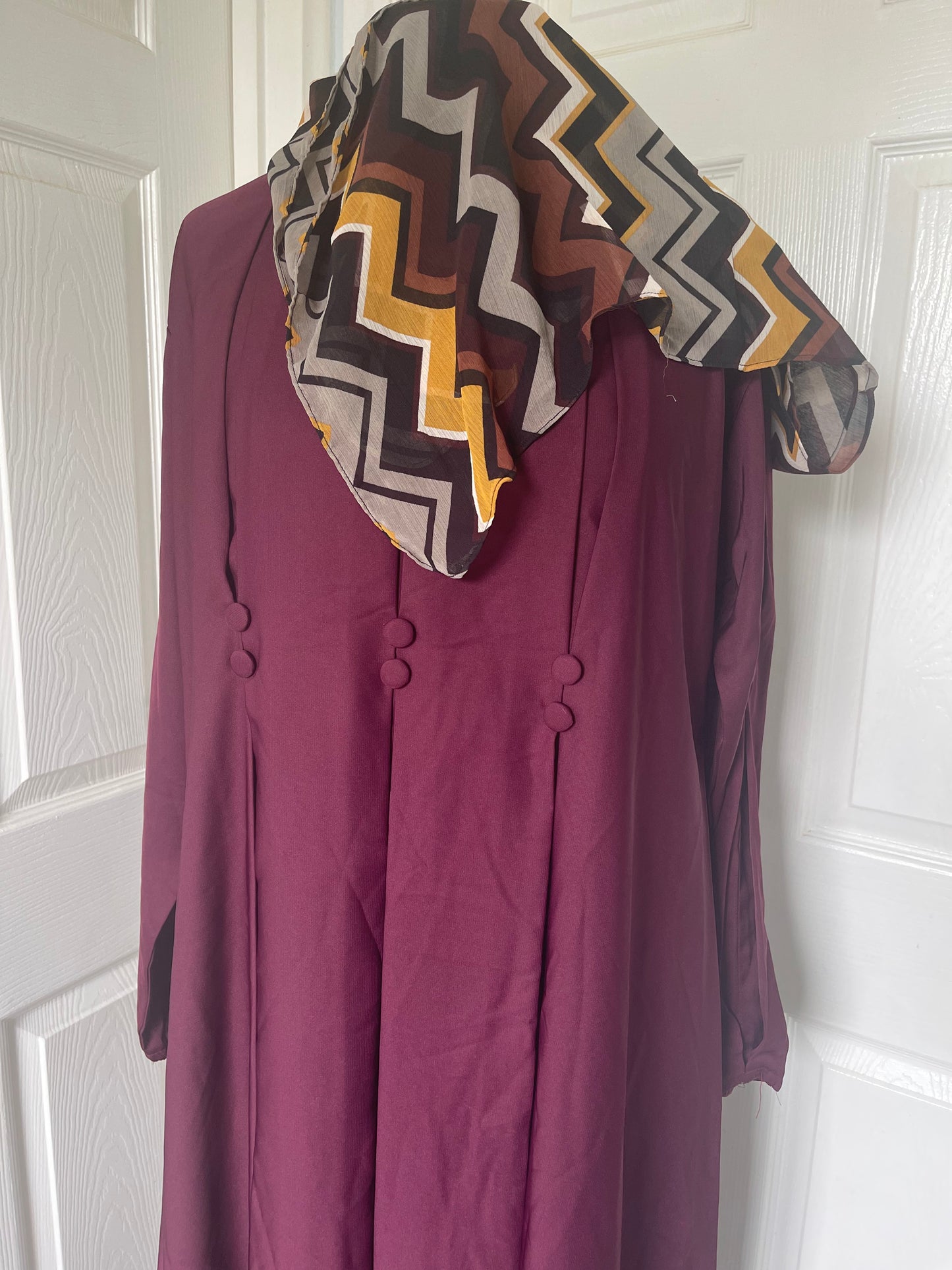 Maroon buttoned pleat abaya