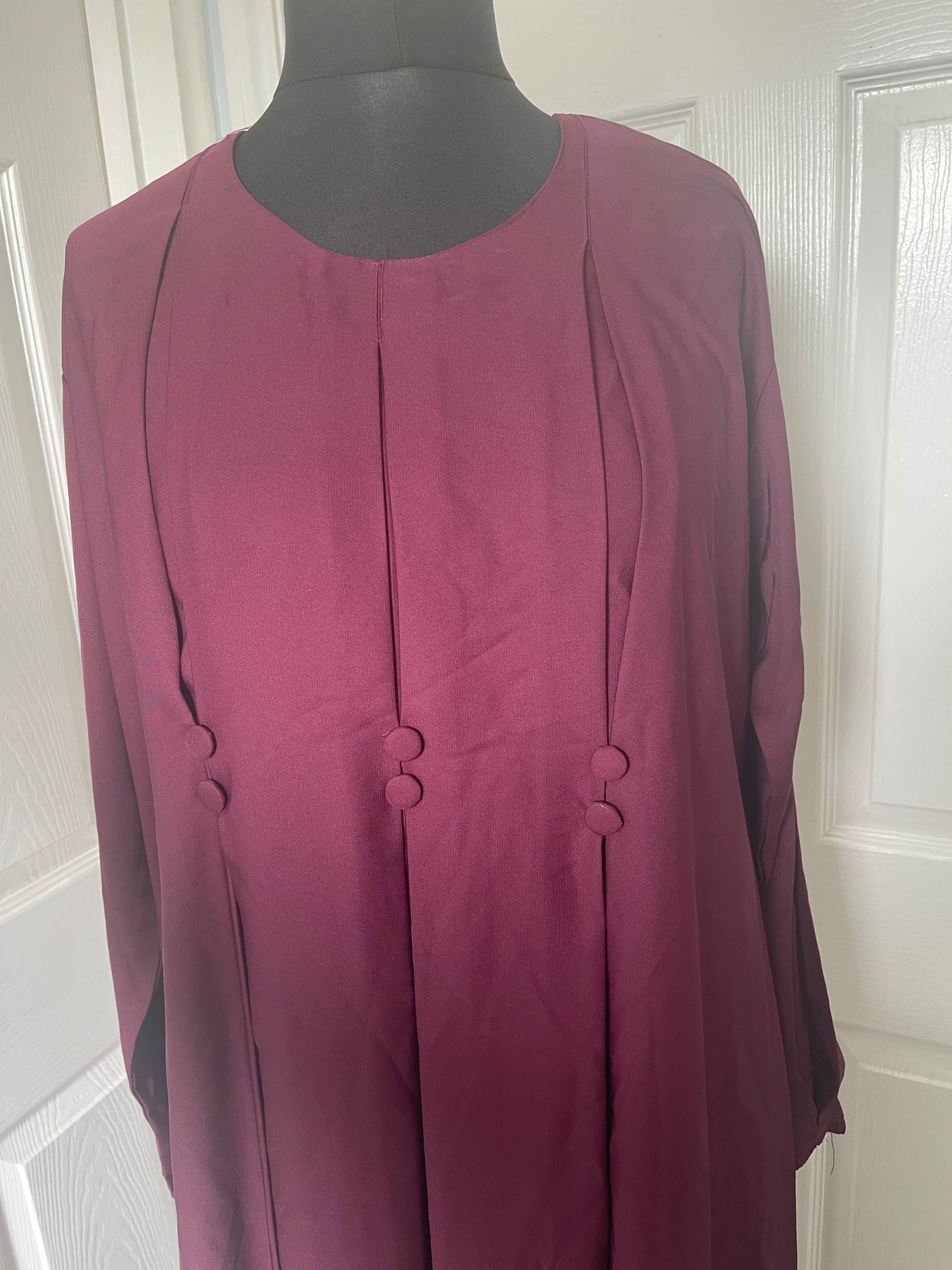 Maroon buttoned pleat abaya