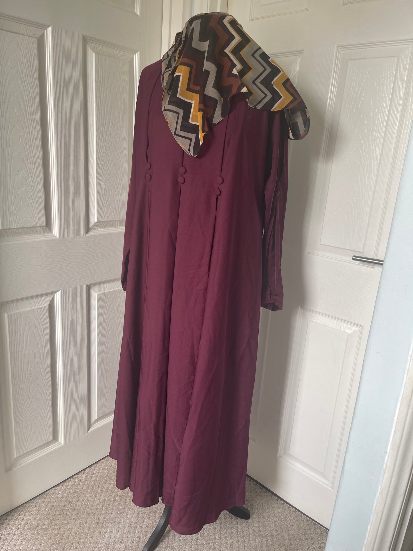 Maroon buttoned pleat abaya